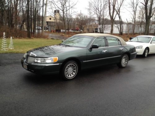 2000 lincoln town car signature sedan 4-door 4.6l