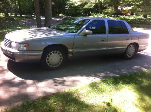 Low miles 1997 cadillac deville