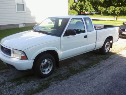 2000 gmc sonoma sls extended cab pickup 2-door 2.2l