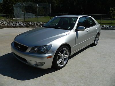 2005 lexus is300 loaded, premiuim sound, leather, sunroof, power options &amp; more!