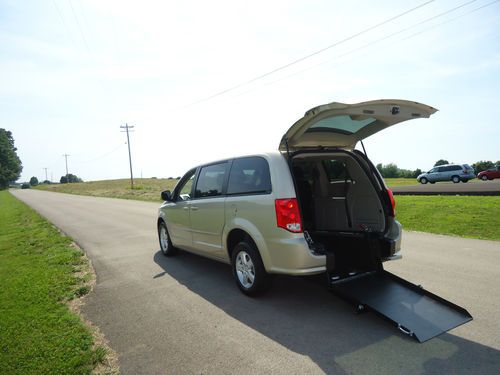 2013 dodge grand caravan wheelchair/handicap ramp van rear entry conversion