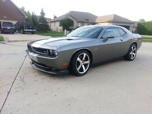 2012 dodge challenger srt8 coupe 2-door 6.4l