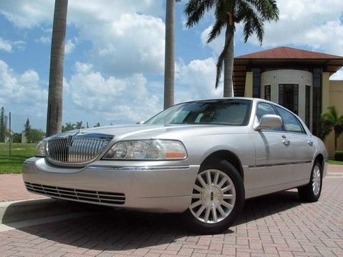 2004 lincoln town car ultimate only 17k miles! heated seats 1 owner clean fl car