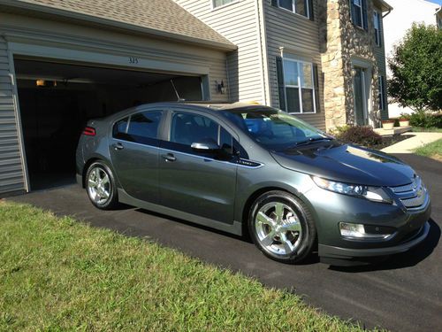 2013 chevy volt premium leather, bose audio, safety package, loaded