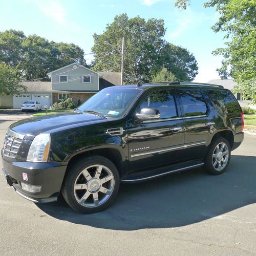 Gorgeous!! black on black, loaded 1 owner suv, luxury package + gm extended wty!