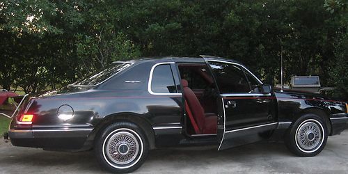 Super sharp {1986 ford thunderbird  v6 coupe} one owner, garage kept.