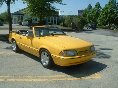 1993 ford mustang lx convertible 2-door 5.0l - feature car
