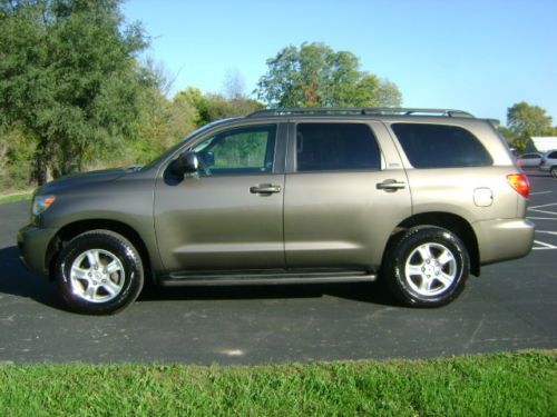 2010 toyota sequoia sr5 4wd 5.7l i-force 3rd row seating moon roof clean carfax