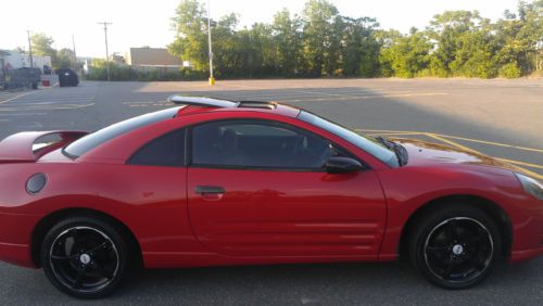 Red sports car, tint windows, recently paint, in great conditions, good mileage