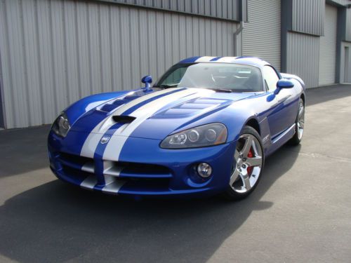 2009 dodge viper srt-10 coupe - 692 miles, loaded with options and extras!
