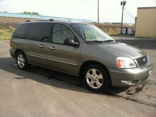 Wagon limited green minivan leather seats