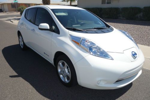 2013 leaf navigation rear and side camers only 7,500 miles