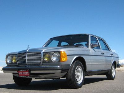 Turbo diesel 300d mercedes time capsule with a sunroof! 2 owner beauty!