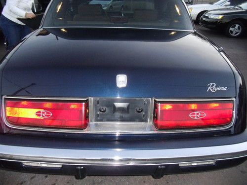 1992 buick riviera luxury coupe 2-door 3.8l
