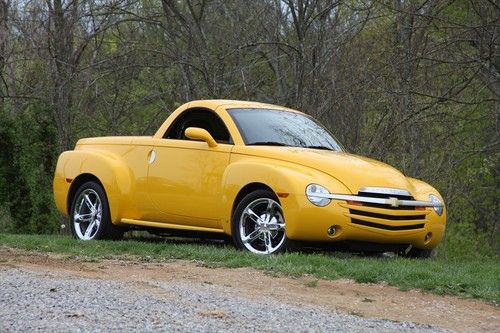 2006 chevrolet ssr 6.0l - mint - world wide shipping - 4,785 miles - make offer!