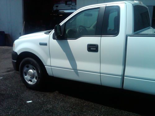 Ford e-150 2006 low miles 10,552.6 extended cab,long bed-8 feet *great codition*