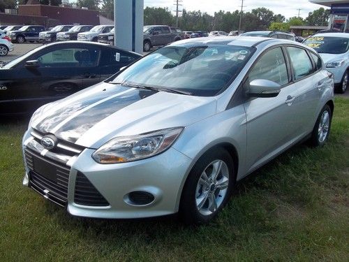 2013 ford focus se hatchback 2.0l custom paint!