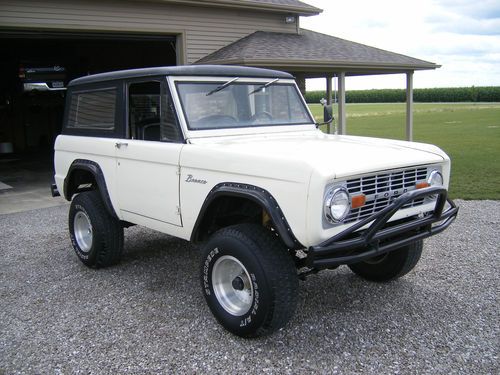 1969 ford bronco with 302 v-8