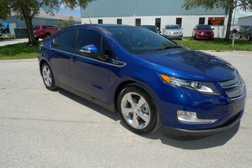 2012 chevy volt  premium navigation camera leather w/heated seats