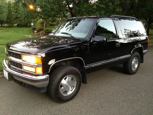 **rare** 1999 chevrolet tahoe lt 2-door only 38k original miles *mint condition*