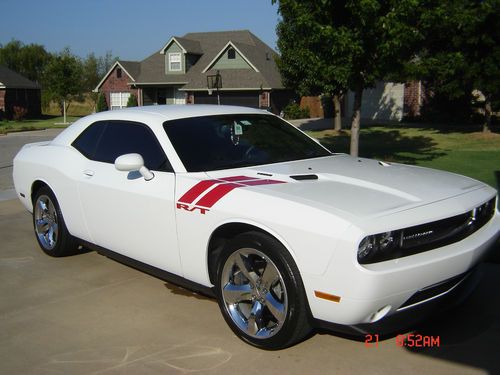 2011 dodge challenger r/t coupe 2-door 5.7l