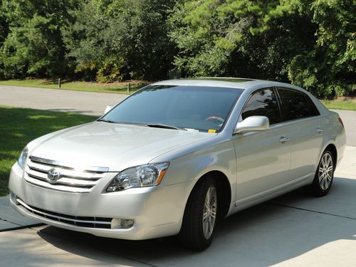 Fully-loaded limited toyota avalon 2007
