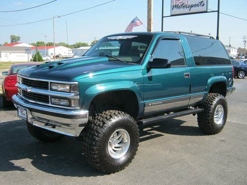 1998 chevrolet tahoe 2 door 4x4 lifted. very nice. like classic blazer gmc yukon