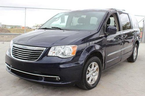 2012 chrysler town &amp; country touring damaged salvage runs! loaded export welcome