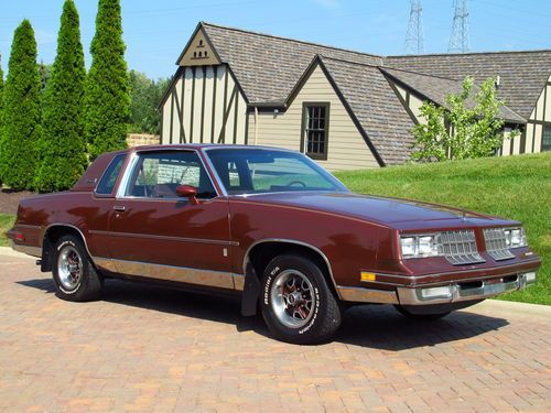 1982 oldsmobile cutlass supreme brougham v8- runs, looks, drives great!