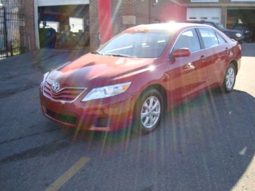 2011 toyota camry le - low mileage