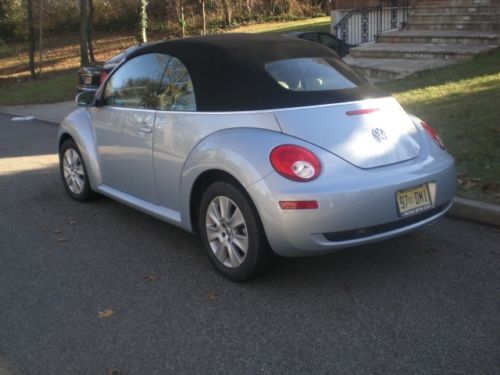 2010 volkswagen new beetle  convirtible . light metalic blue with creme beige le