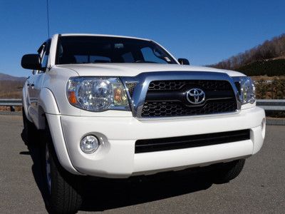 2011 toyota tacoma sr5 4.0l 4x4 low miles one owner