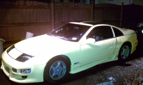 1993 nissan 300zx base coupe 2-door 3.0l yellow