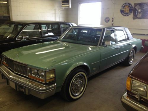 1977 cadillac seville 34k  5.7 triple green, moon roof, leather
