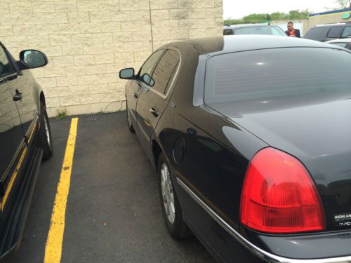 2008 lincoln town car executive sedan 4-door 4.6l black/black