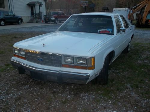 Loaded 1988 crown victoria, one owner, great condition, only 75,000 orig. miles