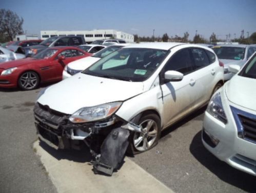 2013 ford focus se damaged repairable perfect commuting vehicle! priced to sell!
