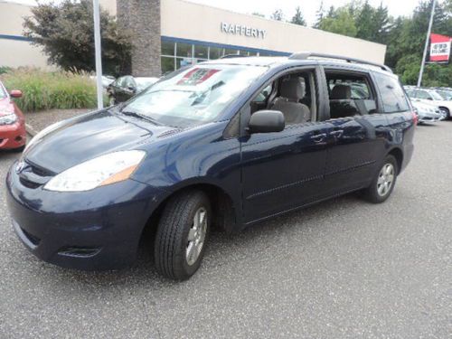 2006toyota sienna le, no reserve, looks and runs great, one owner