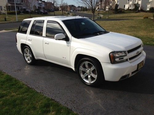 2006 chevy trailblazer ss awd white, loaded 3ss, leather, 20's, sunroof, nav