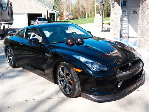 2009 nissan gtr with  only 7,781 miles
