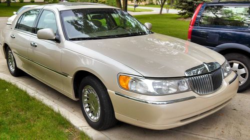 2000 lincoln town car cartier sedan 4-door 4.6l