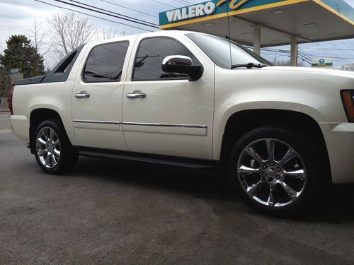 Sell Used 2010 Chevy Avalanche Ltz Pearl White 22 Factory Wheels