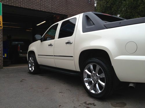 Sell Used 2010 Chevy Avalanche Ltz Pearl White 22 Factory Wheels