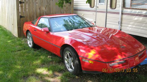 1984 chevy corvette removeablen top  red w chrome polished wheels