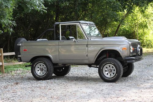 Lifted uncut early bronco - 4spd, v8, ps, p disk - sharp, excellent underside