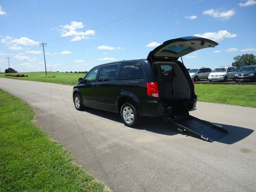 2012 dodge grand caravan wheelchair/handicap ramp van rear entry conversion
