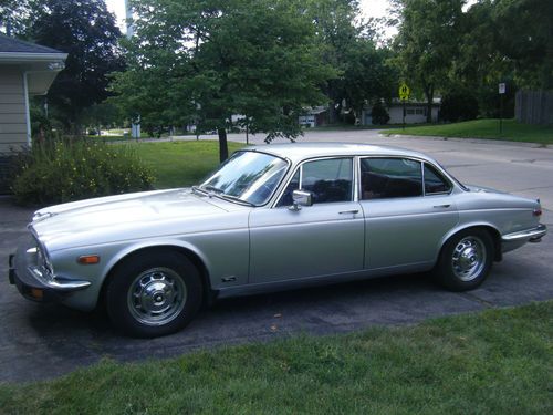 Rare 1978 jacquar xl j12 4 door silver with red leather interior 51,219 mileage