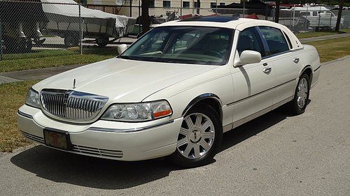 2003 lincoln town car cartier, 1 owner , highway miles selling no reserve