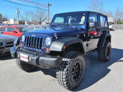 3.6l v6 6-speed manual off road tires black rims soft top cd mp3 cruise 4x4