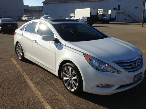 Immaculate sonata se with every option including nav!